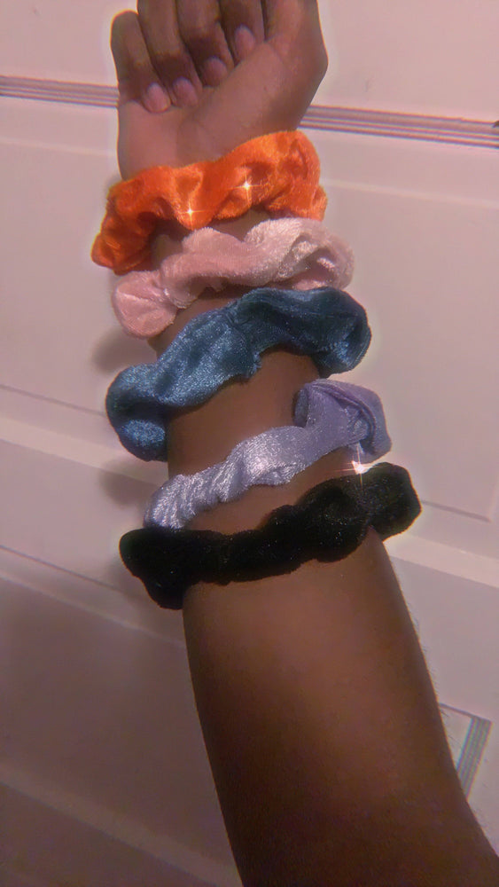 90’s Bad Gal Scrunchie Set